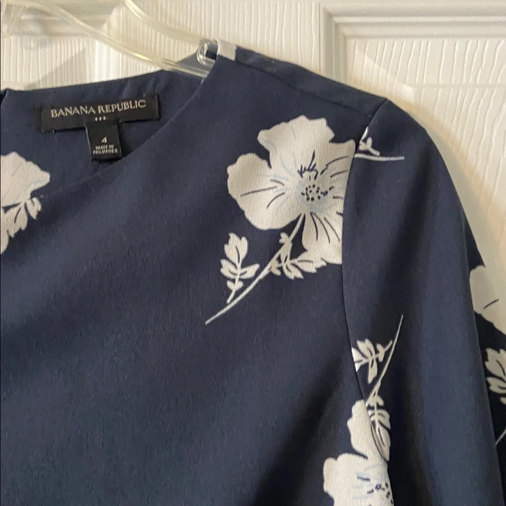 Banana Republic Navy and White Floral Dress size 4 brand new with tag length 35”